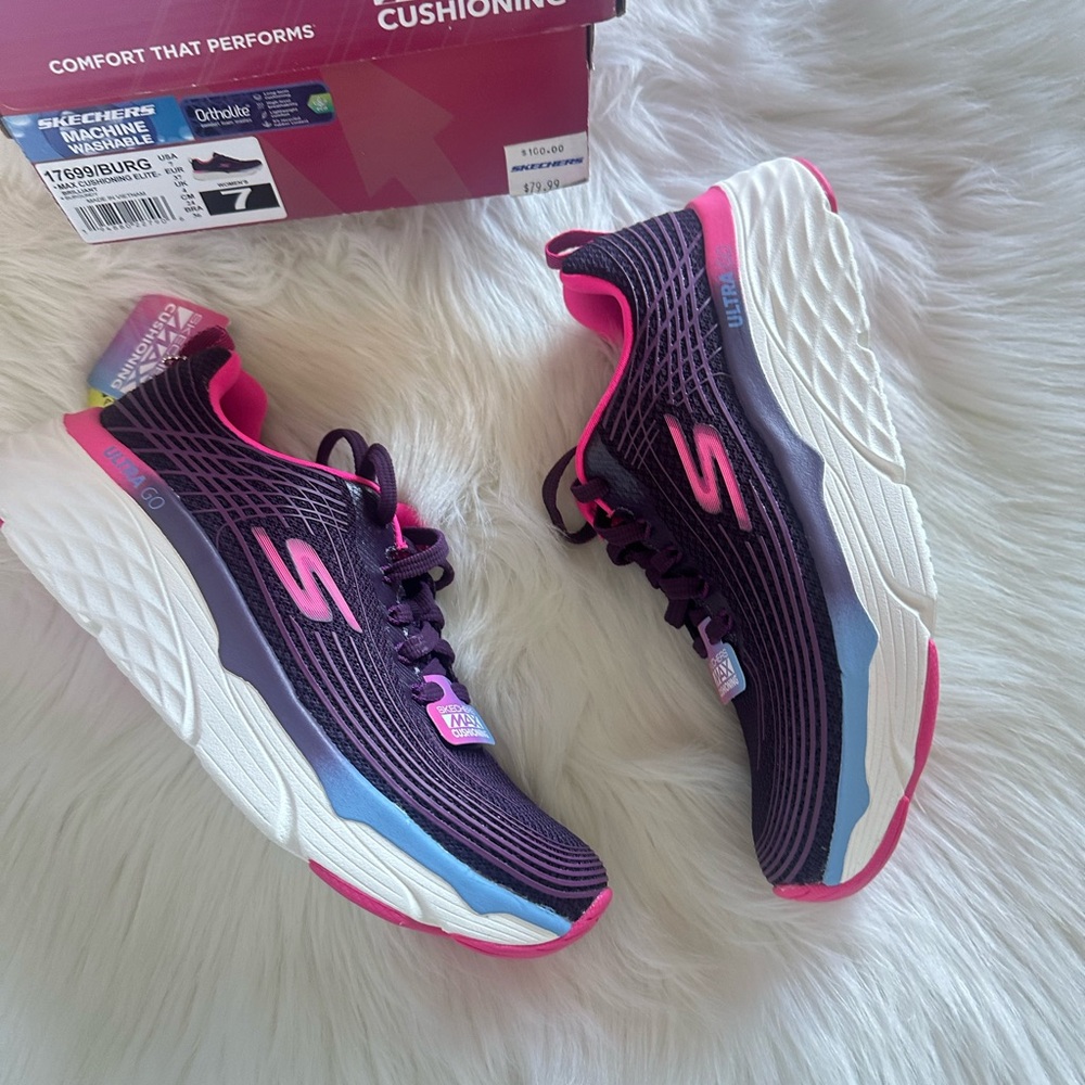SKECHERS NEW Max Cushioning Ultra Go. Size 7. - Picture 10 of 16